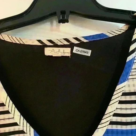 🔥🔥2/20$ Beautiful Antlia top. Back to school - Picture 2 of 6